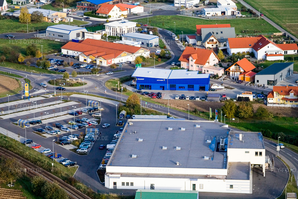 Luftbild: Nordring mit Edeka Fitterer und Peugeot Autohaus Grün in Rülzheim im Bundesland Rheinland-Pfalz in Deutschland. Foto: IMG_4559.jpg vom 10.11.2006 durch Werner Riehm/FLY-FOTO.de