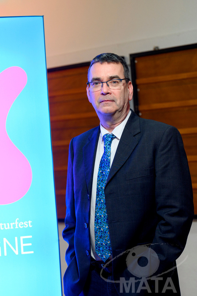 _DWA5514-2 | Mick Herron bei der lit.Cologne 2023 Veranstaltung 'Mick Herron erklärt die London Rules' im Ostermann-Saal. Köln, 08.03.2023 - Realisiert mit Pictrs.com