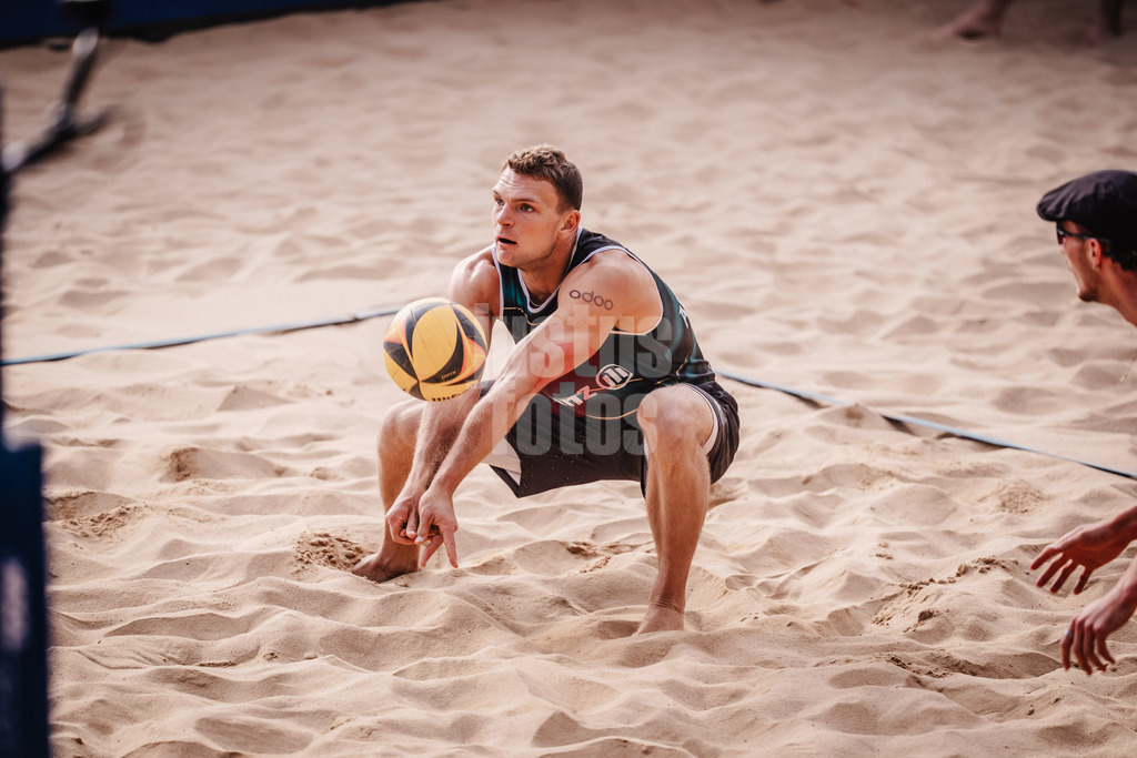 Beachvolleyball | Männer | Allianz German Beach Tour 2025 | Tourstop Düsseldorf | 17.05.2025 | Daniel Kirchner nimmt den Ball an