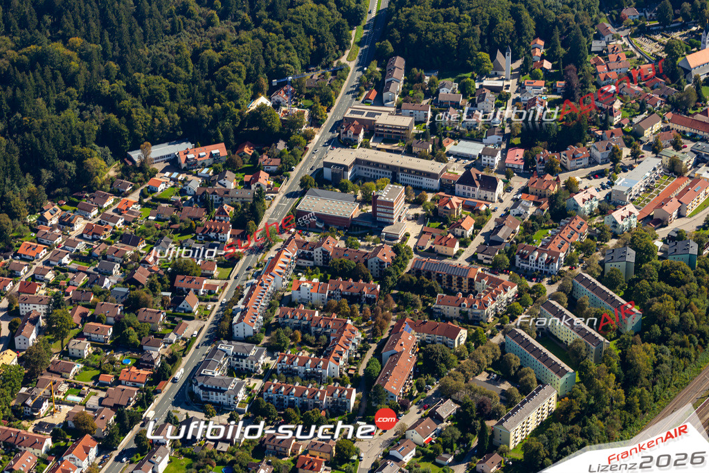 Das Luftbild der Stadt Kirchseeon wurde 2021 vom Flugzeug heraus erstellt (keine Drohne) Aufnahmehöhe ca.450 Meter- hohe Bildauflösung und Druck-Qualität garantiert!