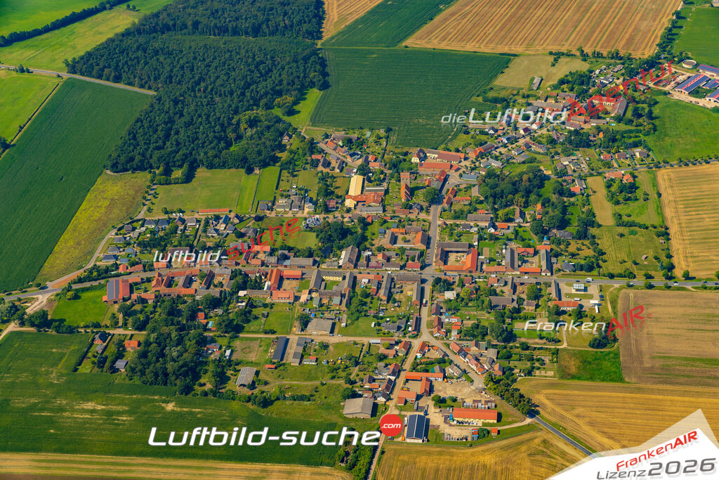 Luftaufnahme Erxleben Osterburg - Die Luftaufnahme wurde 2025 vom UL-Flugzeug heraus erstellt ( ohne Drohne ) - Hochauflösende Luftaufnahme - für professionelle Ausdrucke geeignet. Die Geschenkidee !Mit Lizenz und Bildrechte bestellbar