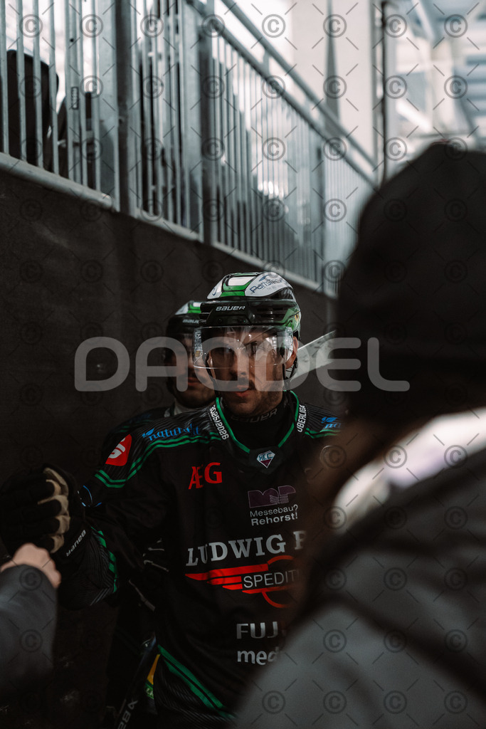 Alligators_vs_Peiting_25_11_2025-50 | Höchstadt Alligators Fotogalerie: Eishockey-Action aus Franken. Professionelle Spielfotos, Portraits & Stadionbilder zum Download. Jetzt entdecken! - Realisiert mit Pictrs.com
