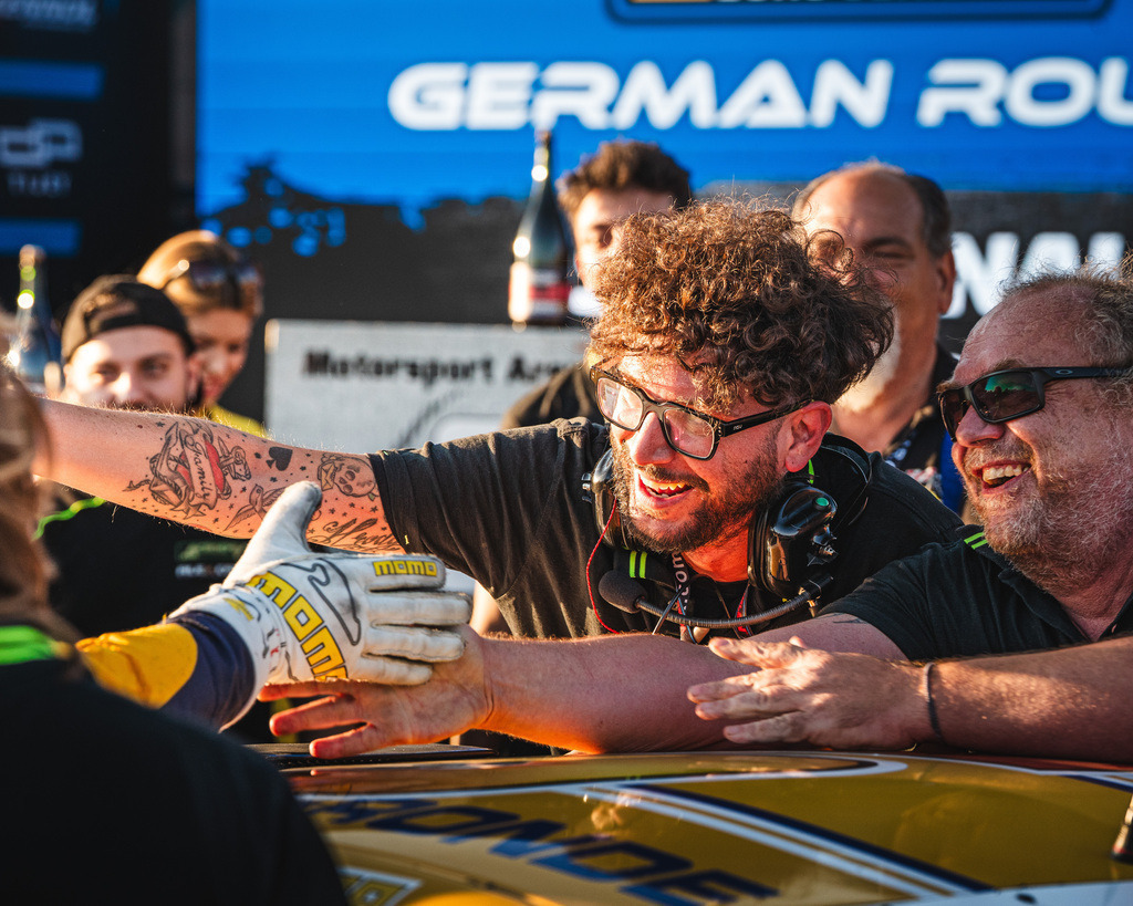 EURONASCAR OSCHERSLEBEN | Exklusive Motorsport-Fotografie aus Leipzig von TXO Media – für Rennfahrer, Teams & Sponsoren. Sausemuth liefert starke Bilder, die Emotion zeigen. Jetzt buchen & glänzen! - Realisiert mit Pictrs.com