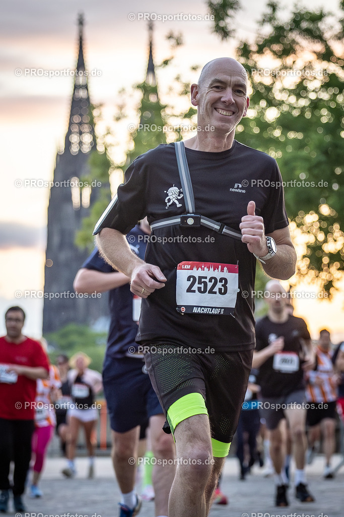 22. ASV Nachtlauf; Koeln, 28.05.25 | Impressionen vom 22. ASV Nachtlauf am 28.05.25 am Tanzbrunnen in Koeln. Foto: BEAUTIFUL SPORTS/Leah Kohring