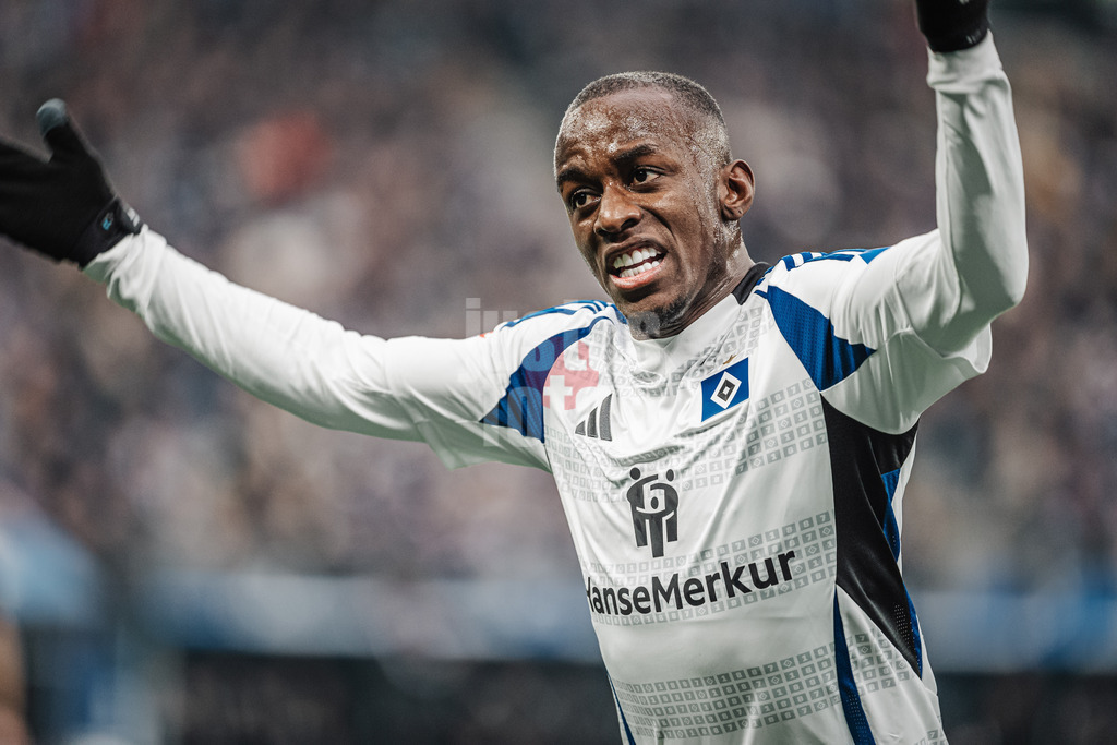 Fußball | Männer | Saison 2024/2025 | 2. Fußball-Bundesliga | 15. Spieltag | Hamburger SV vs. SV Darmstadt 98 | 08.12.2024 | Jean-Luc Dompe (#7, HSV) heizt das Publikum ein