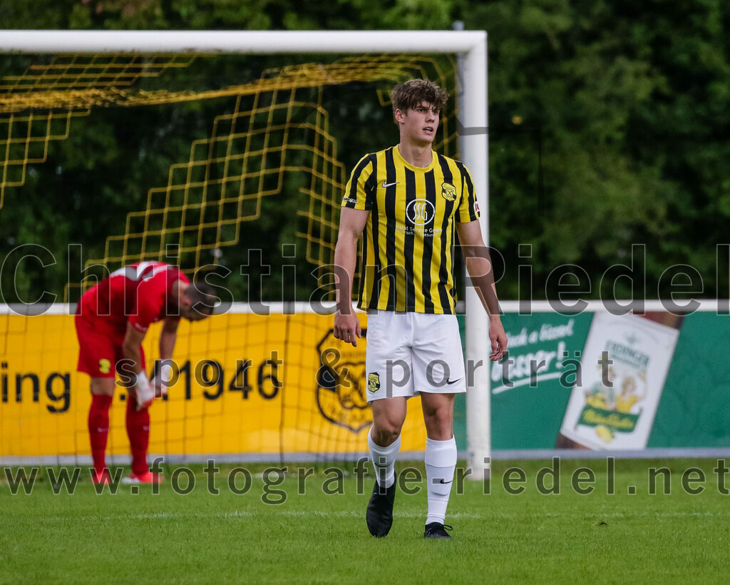 2023-07-29_053_FC_Moosinning_gegen_TuS_Raubling | Moosinning, Deutschland, 29.07.2023:
Fußball, Bezirksliga Oberbayern Ost 2023 / 2024, 1. Spieltag, FC Moosinning gegen TuS Raubling, Endergebnis: 0:7

Martin Buttstedt (FC Moosinning, #7)

Foto: Christian Riedel / fotografie-riedel.net