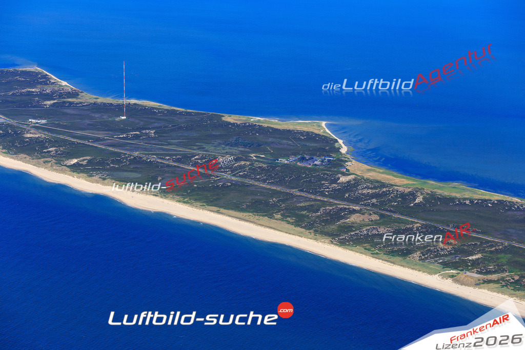 Die Luftbildaufnahme Hoernumer-strasse - Sylt wurde 2018 mittels Flugzeug (keine Drohne) erstellt. Perfekte Schärfe und Druck- Auflösung- Garantiert!