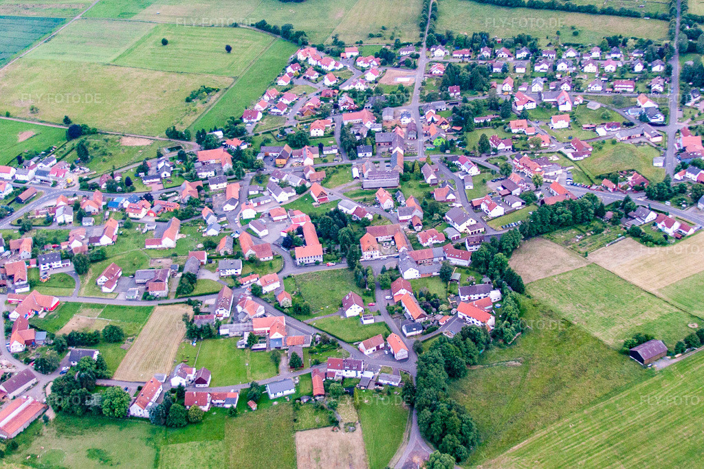 Luftbild: Ortsansicht von Nordosten im Ortsteil Bermuthshain in Grebenhain im Bundesland Hessen in Deutschland. Foto: IMG_68307.jpg vom 20.06.2014 durch Werner Riehm/FLY-FOTO.de