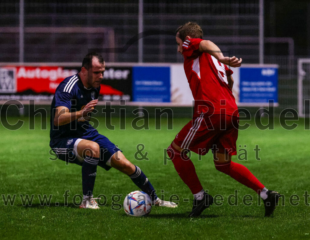 2023-08-22_079_FC_Finsing_gegen_SC_Moosen-Vils | Finsing, Deutschland, 22.08.2023:
Fußball, Kreisliga 2023 / 2024, 5. Spieltag, FC Finsing gegen SC Moosen/Vils, Endergebnis: 5:0

Michael Willmes (SC Moosen/Vils, #15), Andre Huber (FC Finsing, #9)

Foto: Christian Riedel / fotografie-riedel.net