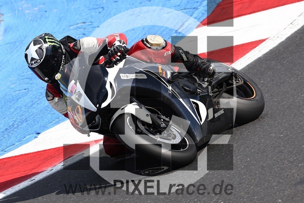 0840-20240927_02627 | Schöne Erinnerungen an spannende Momente - das festzuhalten ist unser Job. PIXELrace.de ist seit 2003 auf den Rennstrecken Europas unterwegs um die Action draußen beim Fahren und die wunderbare Stimmung imm Fahrerlager für euch einzufangen.