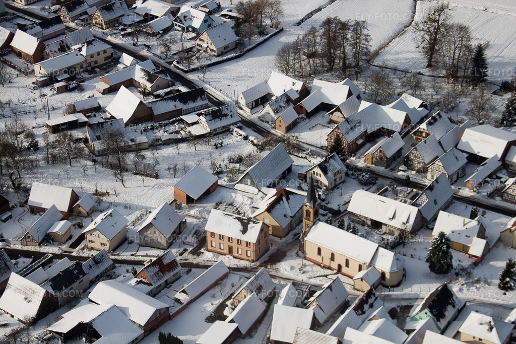 Aerial view: View of the town in Siegen in the state Bas-Rhin, France.Photo: IMG_36236.jpg taken on 01/02/2011 by Werner Riehm/FLY-FOTO.comResolution of the original: 4752 x 3168 px