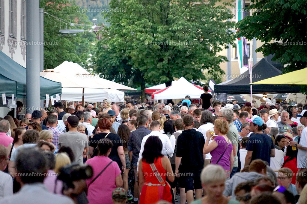 news-2023-Juli15-Marktfest_Reutte1-DSC06084 | Info aus dem Bezirk Reutte/Ausserfern Tirol sowie eine umfangreiche Bilddatenbank über die gesamte Region: Lechtal, Talkessel Reutte, Tannheimertal, Zwischentoren. Lech, Plansee, Zugspitze, Grenztunnel, B179, Fernpassstraße, Verkehr, Lawinen, Tradition, - Realisiert mit Pictrs.com