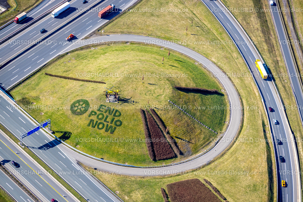 Kamen220300011KamenerKreuzRotary | 20.000 Tulpen werden bei dieser Aktion des Rotary Clubs Kamen am Kamener Kreuz unterhalb der Hubschrauberskulptur erblühen , Kamen, Ruhrgebiet, Nordrhein-Westfalen, Deutschland