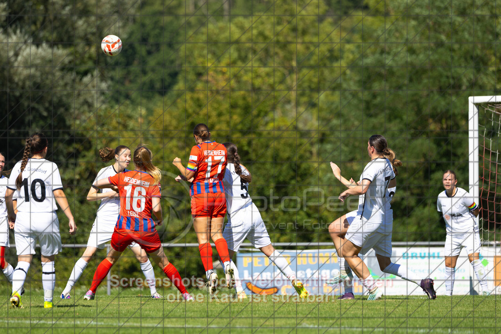 20260906_115023_0061_(c)_by_PhotoPeet | #,1.FC Donzdorf (weiß) vs. 1.FC Heidenheim 1846 (rot), Fußball, Frauen-Verbandspokal Gruppe 2, 2. Runde, Saison 2026/2027, Rasenplatz Lautertal Stadion, Süßener Straße 16, 73072 Donzdorf, 06.09.2026 - 11:00 Uhr,Foto: PhotoPeet / Sport- &amp; Eventfotografie / Peter Harich