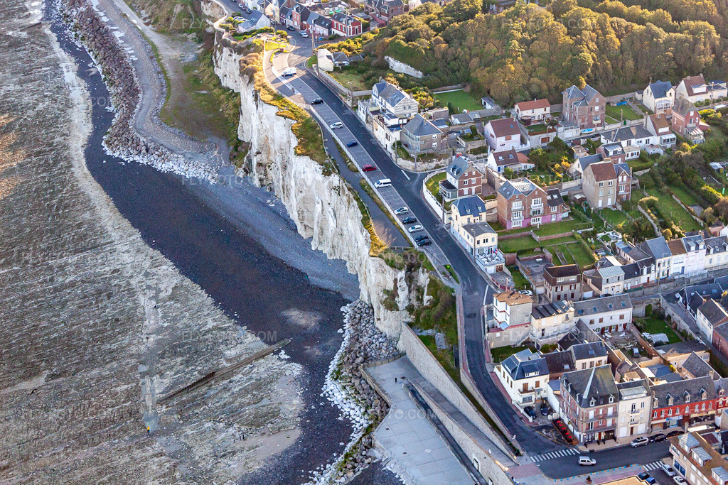 Aerial view: View of the town in Ault in the state Somme, France.Photo: IMG_70854.jpg taken on 08/24/2014 by Werner Riehm/FLY-FOTO.comResolution of the original: 4752 x 3168 px