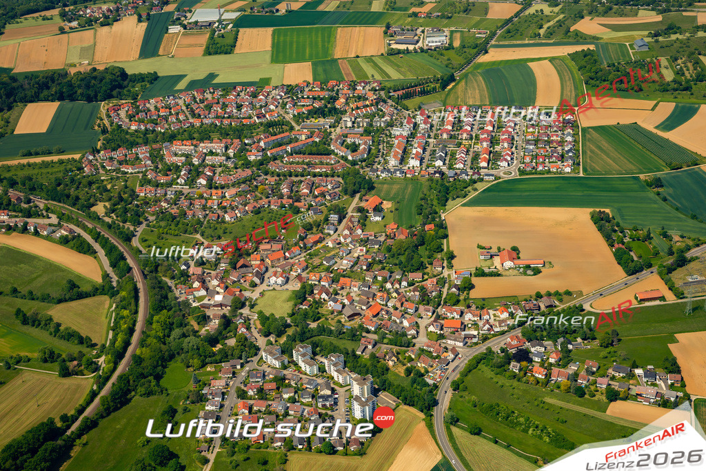 Das Luftbild zeigt Maubach Backnang - Die Luftaufnahme wurde 2023 vom UL-Flugzeug aus erstellt ( keine Drohne ) - Hochauflösende Luftaufnahme - Für grossformatige Ausdrucke geeignet. Die Geschenkidee !Mit Lizenz und Bildrechte bestellbar