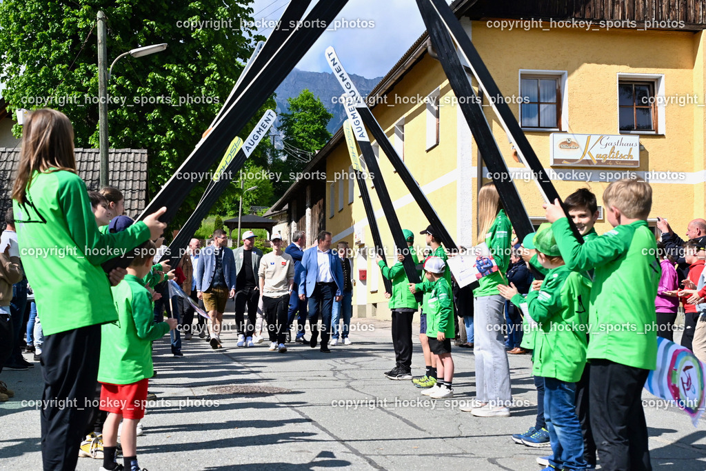 Empfang Daniel Tschofenig | Kärntner Landeshauptmann Stellvertreter Martin Gruber, Daniel Tschofenig, ürgermeister Hohenthurn Michael Schnabl, Kinder Empfangen Daniel Tschofenig, Empfang Daniel Tschofenig, Empfang Daniel Tschofenig am 10.05.2025 in Hohenthurn (Mehrzweckhaus Hohenthuurn), Austria, (Photo by Bernd Stefan)