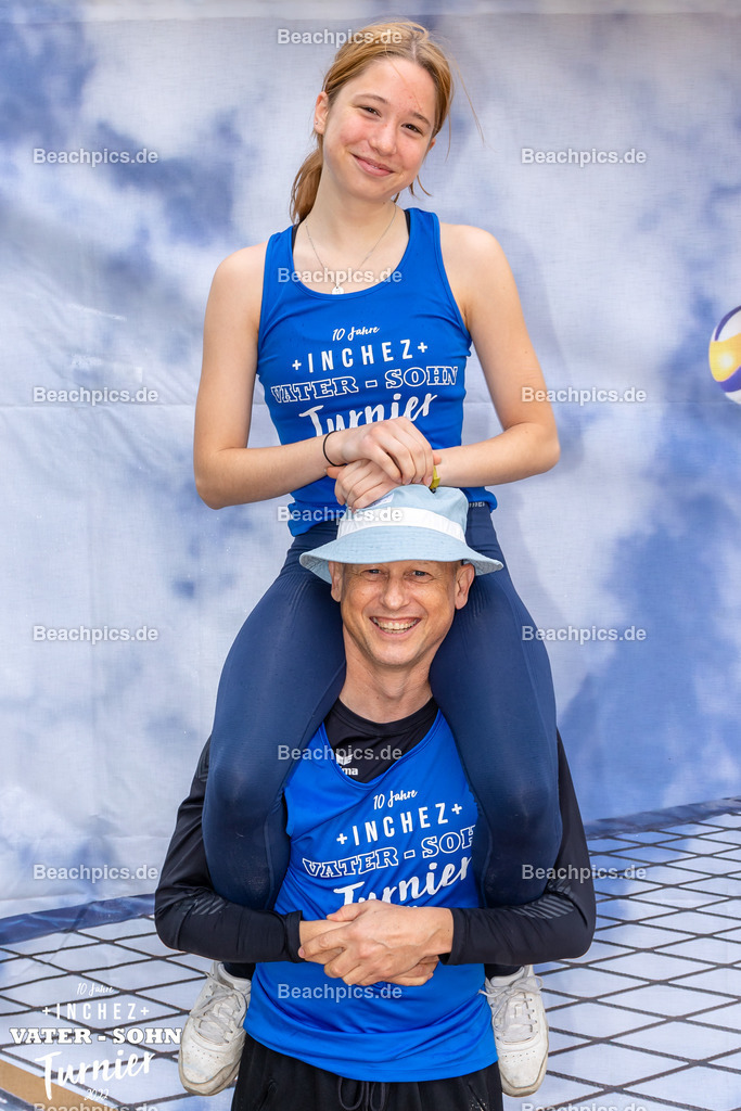 2022-00063135-Vater-Sohn-Turnier-Teamfotos-2 | 26.05.2022; Berlin Foto: Gerold Rebsch - www.beachpics.de