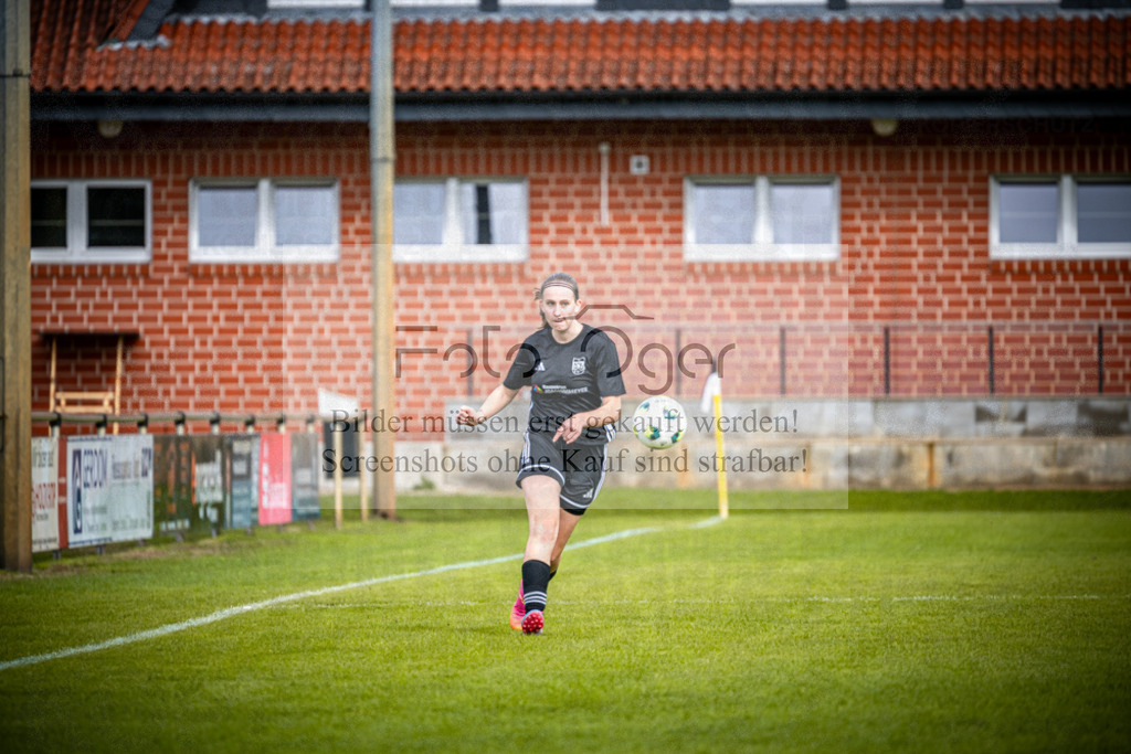 SG Bohmte/Ostercappeln/Schwagstorf - SG Hollenstede / Schwagstorf | Fr.-BZL Weser-Ems Süd · 1. Damen - SG Hollenstede / Schwagstorf · Sportplatz - Realisiert mit Pictrs.com
