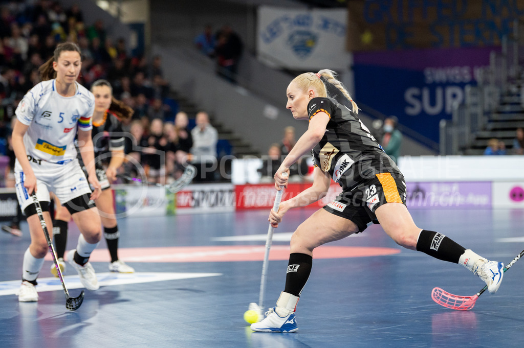 Piranha Chur vs Kloten-Dietlikon Jets - 23. April 2022 | Piranha Chur vs Kloten-Dietlikon Jets
Stimo Arena, Kloten
#23 Martina Repková (Piranha Chur)
Bild: Sportfotografie Markus Aeschimann | www.markus-aeschimann.ch - Realisiert mit Pictrs.com