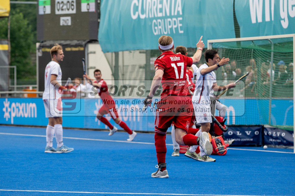 Final4_20250601-1505-Z09_4670 | Krefeld, Deutschland, 01.06.2025:  Feldhockey Final4 2025 – „Deutsche Feldhockey-Meisterschaften 2025“ Crefelder HTC - Rot-Weiss Köln (Finale Herren) im Gerd-Wellen-Hockeyanlage am 01.06.2025 in Krefeld, Deutschland. (Foto von Kramhöller/Fehrmann/Kaste)Krefeld, Germany, 01.06.2025: Feldhockey Final4 2025 – „Deutsche Feldhockey-Meisterschaften 2025“ Harvestehuder HTC - Düsseldorfer HC (Finale Damen) in Gerd-Wellen-Hockeyanlage at 01.06.2025 in Krefeld, Deutschland. (Foto from Kramhöller/Fehrmann/Kaste)