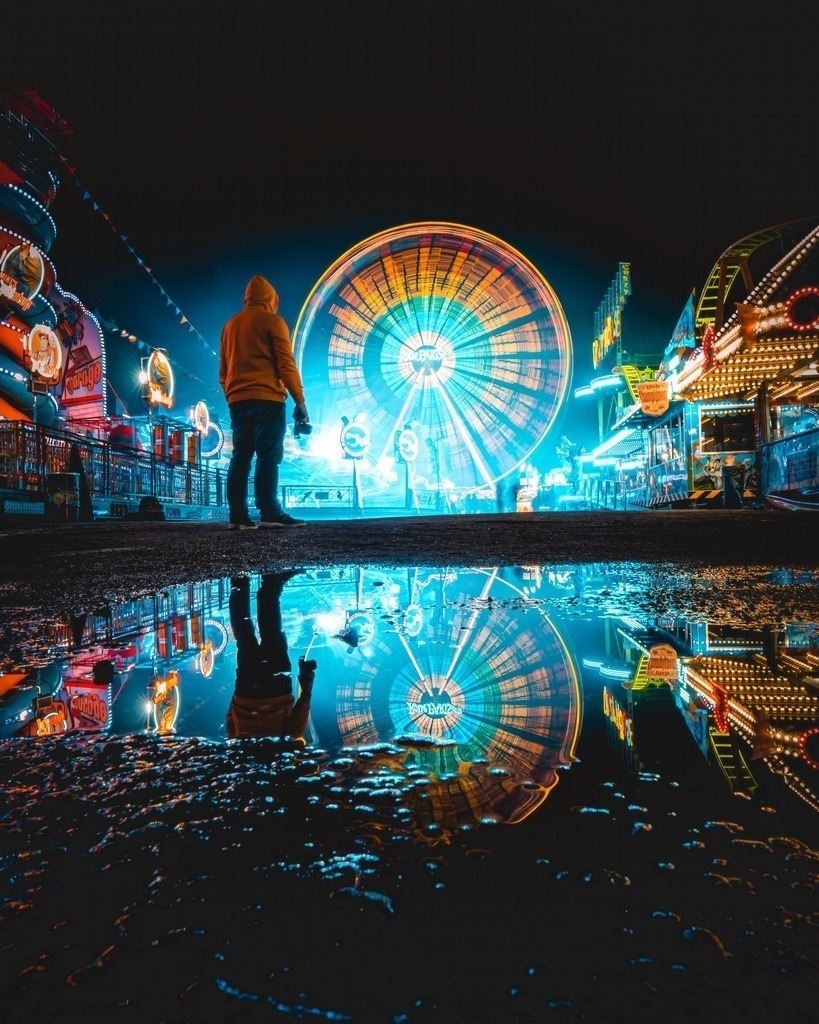 Kirmes Spieglung | Kirmes Spieglung mit Riesenrad - Realisiert mit Pictrs.com