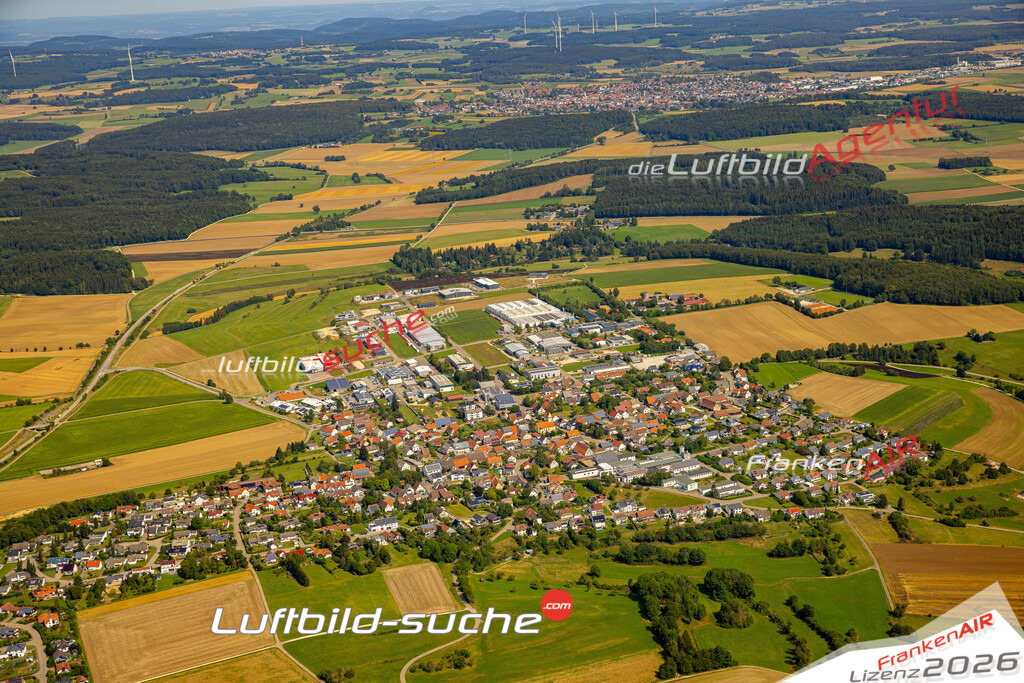 Das Luftbild zeigt : Ennabeuren Heroldstatt - Die Luftaufnahme wurde 2024 vom UL-Flugzeug aus erstellt ( keine Drohne ) - Hochauflösende Luftaufnahme - Für grossformatige Ausdrucke geeignet. Die Geschenkidee !Mit Lizenz und Bildrechte bestellbar