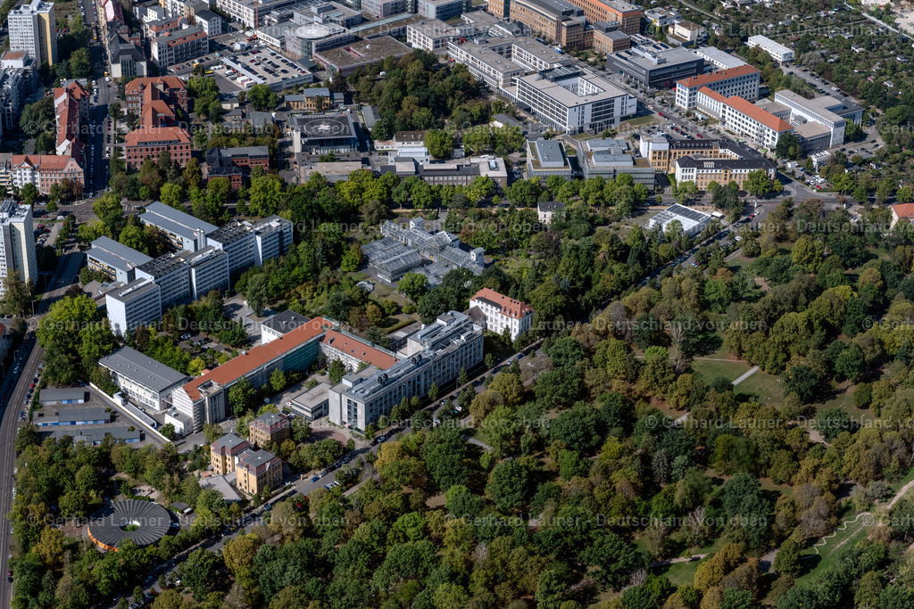 4041636 | LEIPZIG 15.09.2020 Campus- Universitäts- Bereich " Universität Leipzig - Fakultät für Physik und Geowissenschaften " an der Linnéstraße im Ortsteil Zentrum-Südost in Leipzig im Bundesland Sachsen, Deutschland. Weiterführende Informationen bei: Universität Leipzig. // Campus University- area " Universitaet Leipzig - Fakultaet fuer Physik and Geowissenschaften " on the Linnestrasse in the district Zentrum-Suedost in Leipzig in the state Saxony, Germany. Further information at: Universitaet Leipzig. Foto: Gerhard Launer