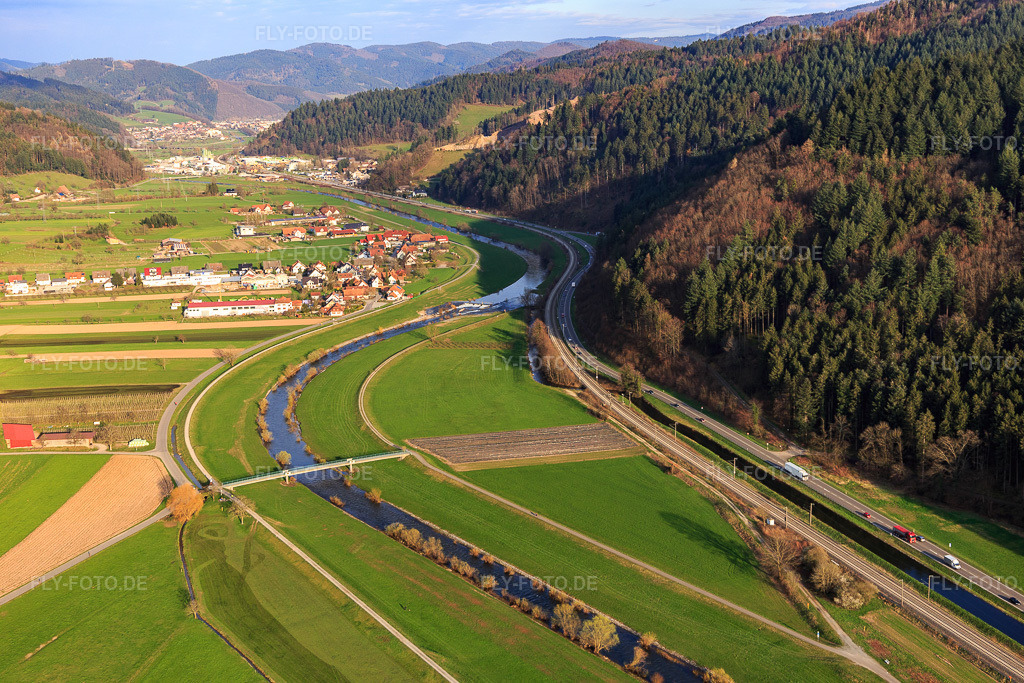 Luftbild: Ortsansicht von Westen im Ortsteil Echau in Fischerbach im Bundesland Baden-Württemberg in Deutschland. Foto: IMG_120317.jpg vom 17.03.2020 durch Werner Riehm/FLY-FOTO.de