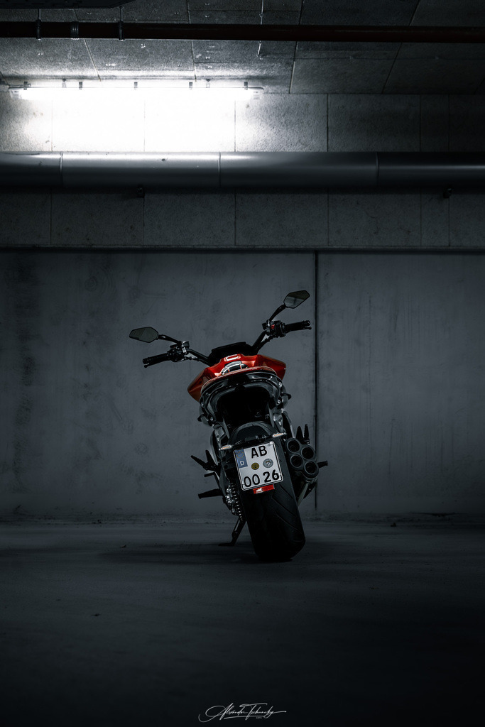 Ducati xDivael V4 | Entdecken Sie die faszinierende Welt von Alexander Tschuncky Arts: Kreative Fotografie, atemberaubende Automobilkunst und hochwertiger Bilderdruck. Lassen Sie sich inspirieren! - Realisiert mit Pictrs.com
