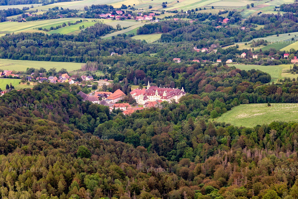 Luftbild: Nonnen-Kloster St. Marienthal im Ortsteil Marienthal in Ostritz im Bundesland Sachsen in Deutschland. – Foto: IMG_141698.jpg vom 23.05.2024 durch Werner Riehm/FLY-FOTO.de – Auflösung des Originals: 5472 x 3648 px – Kloster St. Marienthal | Eintauchen in das Klosterleben in Ostritz