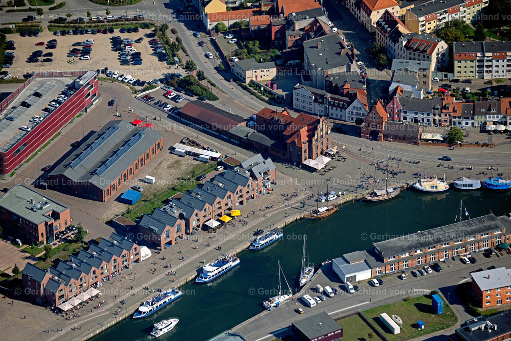 4062229 | WISMAR 08.09.2021 Hafen an der Meeres- Küste der Ostsee mit Alter Hafen in Wismar im Bundesland Mecklenburg-Vorpommern, Deutschland. Weiterführende Informationen bei: Hansestadt Wismar. // Port on the seashore of the Ostsee with Alter Hafen in Wismar in the state Mecklenburg - Western Pomerania, Germany. Further information at: Hansestadt Wismar. Foto: Gerhard Launer