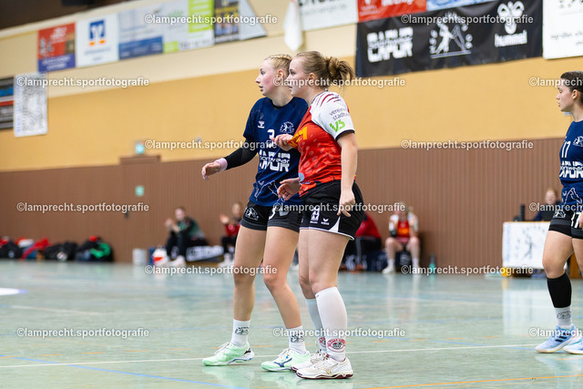 Handball I Damen I Saison 2025-2026 I Verbandsliga Süd I 10. Spieltag I HSG Kalkberg 06 - HSG Tills Löwen 08 044 | v.l. Franziska Hänisch (3, HSG Kalkberg 06), Nele Möller (10, HSG Tills Löwen 08) - Realisiert mit Pictrs.com