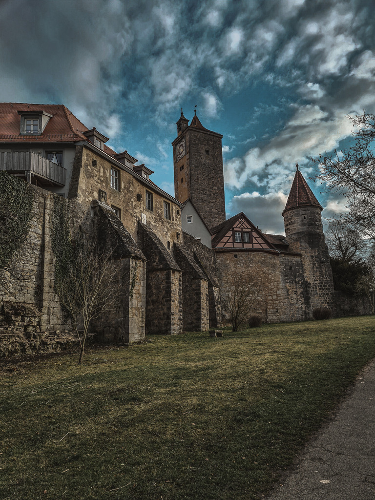 20220305_162103 | Rothenburg ob der Tauber. Nur hier gibt es Exklusive und passend zur Jahreszeit Ihr Wandbild, T-Shirt, Tasse und alles was das Rothenburg Herz begehrt. - Realisiert mit Pictrs.com