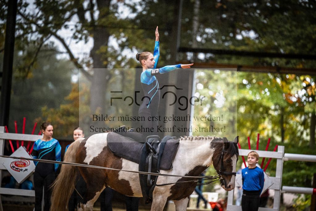 DOS_0090 | Entdecke hochwertige Reitturnierfotos von Foto Oger. Professionell, emotional und authentisch – jetzt Lieblingsmomente im Shop bestellen.Deutschlandweite Turnierfotografie. - Realisiert mit Pictrs.com