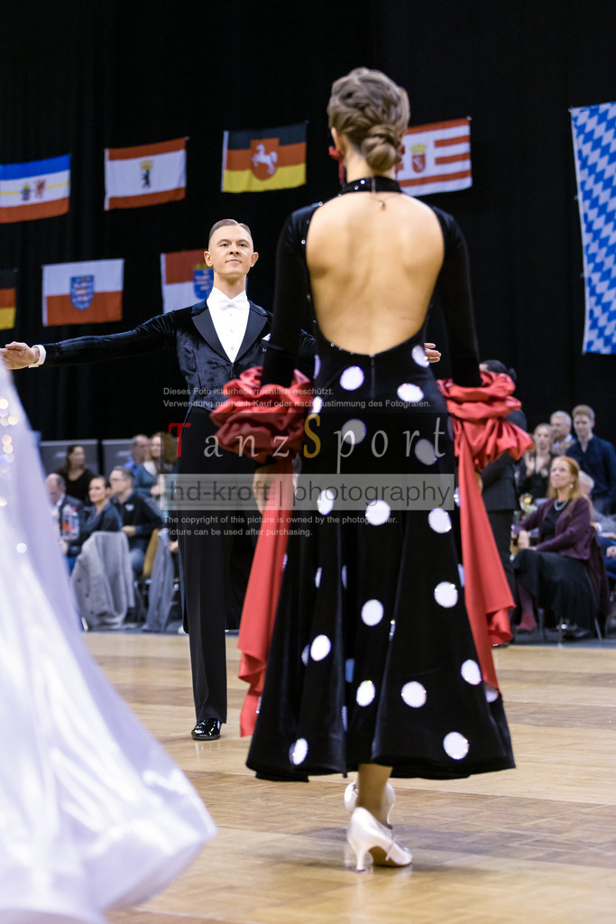 20241102_DM_HGR_Std_09568 | Tanzsportbilder, Standardtanz, Lateintanz, WDSF, DTV, LTVB, dancecomp, goc, hessen tanzt, blaues band der spree, walzer, tango, wiener walzer, slowfox, quickstepp, samba, rumba, cha-cha-cha, paso doble. jive, hd-kroft photography, turniertanzsport