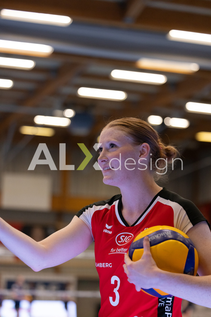 Volleyball I Frauen I Saison 2025-2026 I Volleyball NLA | Women I 1/2 Finals I  VC Kanti Schaffhausen - Sm'Aesch Pfeffingen I 07.03.2026 | 3 Sydney Cole (USA) (VC Kanti Schaffhausen) – Pass / Zuspiel - Realisiert mit Pictrs.com