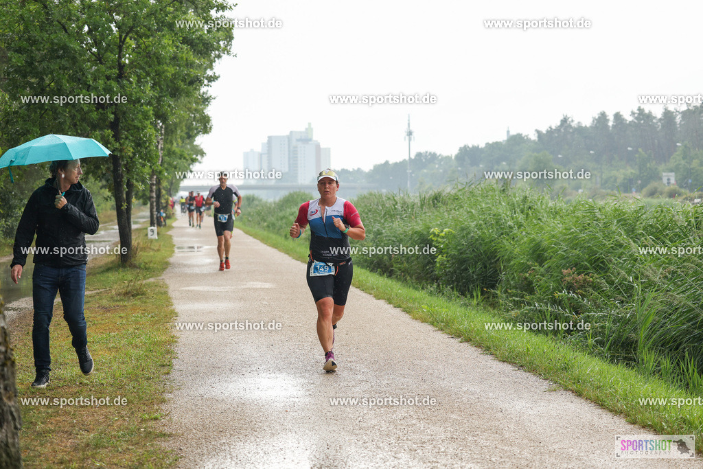 LUR_1079 | 34. M-net Erlanger Triathlon 2025 #erlangertriathlon  #mnettriathlon2025 #mnettriathlon #team #olympischedistanz #mitteldistanz #triathlon #maindonaukanal  #erlangertriathlon2025 #yourpictrs #tv1848 #tv1848erlangen  #triathlonbayern #sportinerlangen #demsportverbunden #sportshot_your_pictrs Copyright: www.sportshot.de