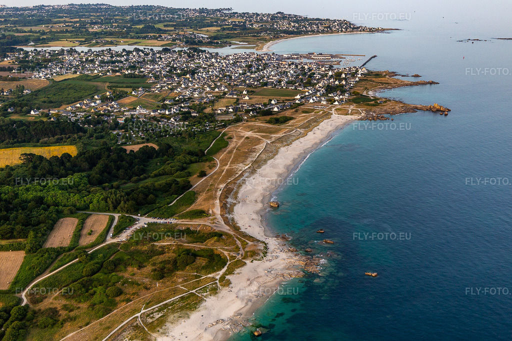 Vue aérienne: Plage de Kersauz à Treffiagat dans le département Finistère, France. Photo: IMG_132672.jpg prise le 17/06/2022 par Werner Riehm/FLY-FOTO.euRésolution de l'original: 5472 x 3648 px
