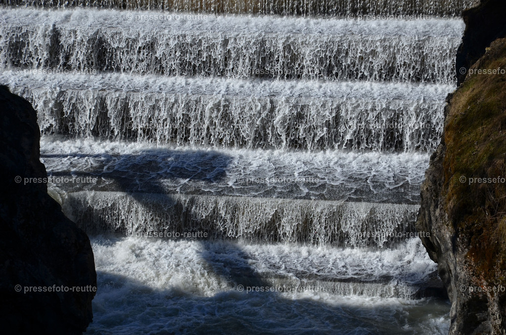 welltvi-Lechfluss-Lechfall_Fuessen-Fruehling_15April2013-Fuessen_DSC_0263 | Info aus dem Bezirk Reutte/Ausserfern Tirol sowie eine umfangreiche Bilddatenbank über die gesamte Region: Lechtal, Talkessel Reutte, Tannheimertal, Zwischentoren. Lech, Plansee, Zugspitze, Grenztunnel, B179, Fernpassstraße, Verkehr, Lawinen, Tradition, - Realisiert mit Pictrs.com
