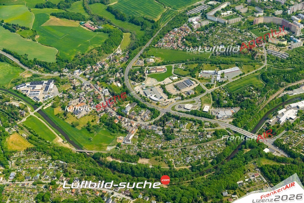 Die Luftaufnahme Chrieschwitz - Plauen wurde 2022 vom Flugzeug aus (keine Drohne) erstellt. Hohe Auflösung -für große Poster und Wandbilder geeignet - Garantiert!