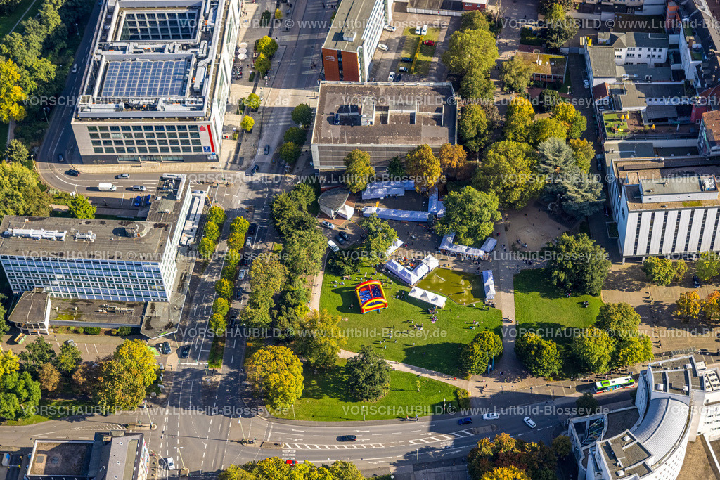 Hagen241005279 | Luftbild, Freizeitveranstaltung im Volkspark mit Hüpfburg, Mittelstadt, Hagen, Ruhrgebiet, Nordrhein-Westfalen, Deutschland