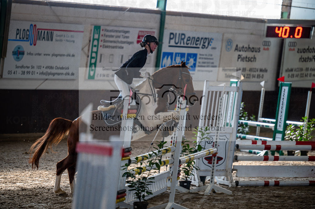 Hallenreittunier Voxtrup 2023 | Entdecke hochwertige Reitturnierfotos von Foto Oger. Professionell, emotional und authentisch – jetzt Lieblingsmomente im Shop bestellen.Deutschlandweite Turnierfotografie. - Realisiert mit Pictrs.com
