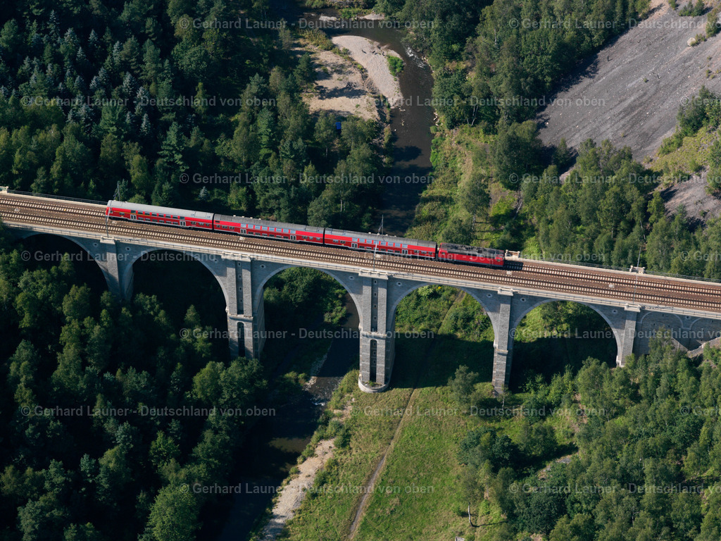 2538872 | Personenzug auf dem Viadukt Muldenhütten