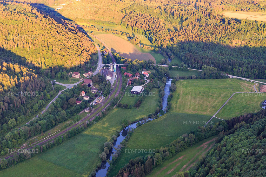 Luftbild: Glatt-Tal mit St. Ulrichskapelle und Bahnlinie im Ortsteil Betra in Horb im Bundesland Baden-Württemberg in Deutschland. Foto: IMG_114857.jpg vom 31.05.2019 durch Werner Riehm/FLY-FOTO.de
