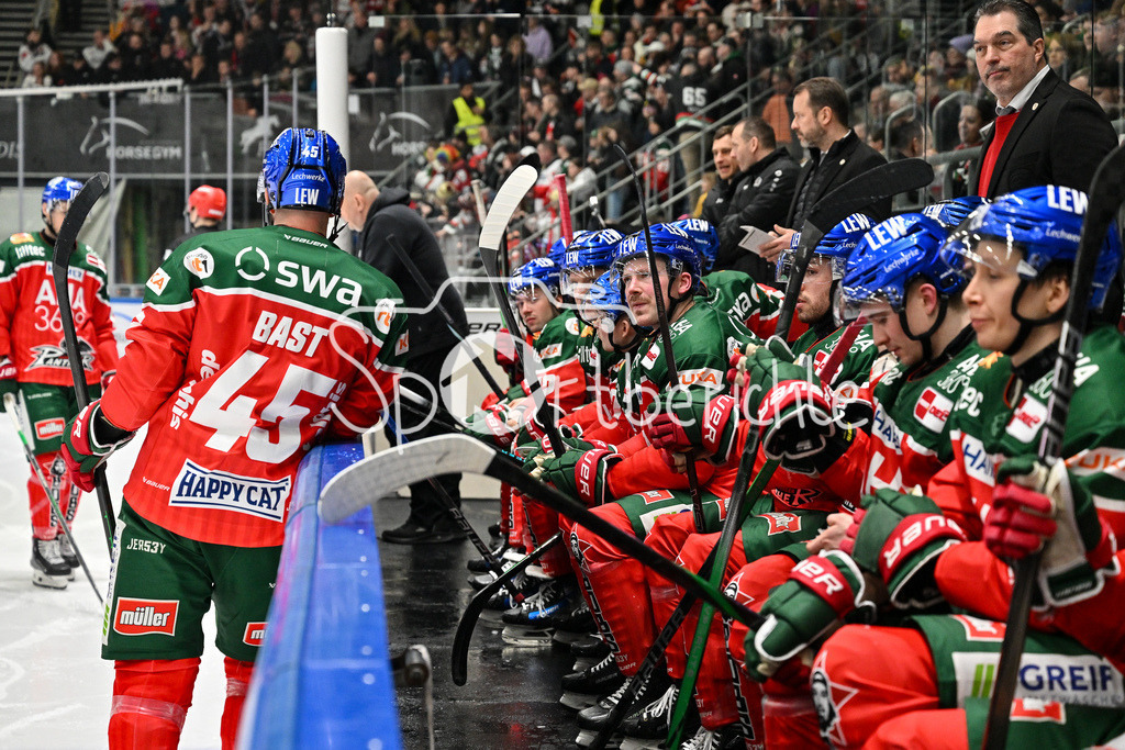 Augsburger Panther - Kölner Haie | Im Bild die Bank der Augsburger Panther / niedergeschlagen / DEL: Augsburger Panther - Koelner Haie, Curt Frenzel Stadion am 02.03.2025