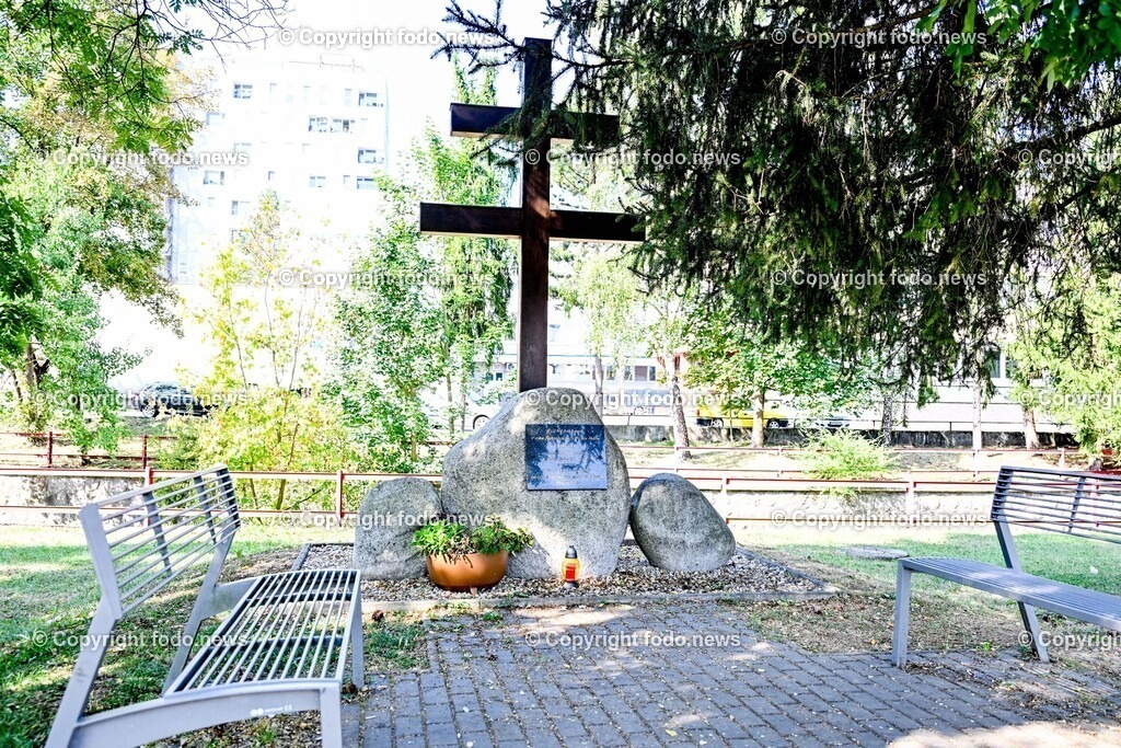 Slowakei_ Trenciansky kraj_ Povazska Bystrica_ 26.08.2024-37 | 26.08.2024, Slowakei, SVK, Trenciansky kraj, Povazska Bystrica, im Bild Stadt in der Nordwestslowakei, Stadtansichten, Gebaeude, Architektur, Turm, Bruecke, Bahnhof, Zentrum, Prior, Kaufhaus, Park, Strassen, Haeuser, Infrastruktur, kommunistische Symbolik, Denkmaeler, Kultur