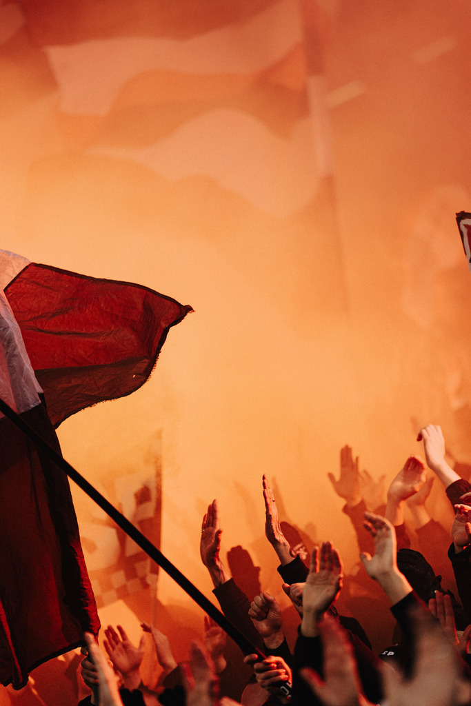 FCS07141 | Der offizielle Shop für FC St. Pauli Fotos. Wähle aus Spielszenen & Fanmomenten dein FCSP Wunschformat. Wir liefern Millerntor-Atmosphäre.