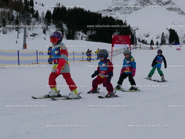 Emilia (1) | Photos von der Skischule Warth - Realisiert mit Pictrs.com