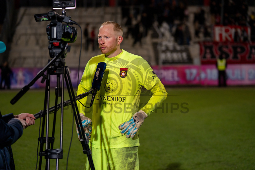 SG Sonnenhof Grossaspach vs. SSV Ulm 1846 Fussball, Fussball, WFV-Pokal, Viertelfinale, 01.04.2026 | Maximilian Reule (SG Sonnenhof Grossaspach, #01) nach dem Sieg im Interview,SG Sonnenhof Grossaspach vs. SSV Ulm 1846 Fussball, Fussball, WFV-Pokal, Viertelfinale, 01.04.2026